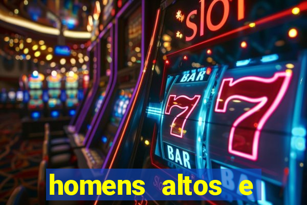 homens altos e sarados pelados